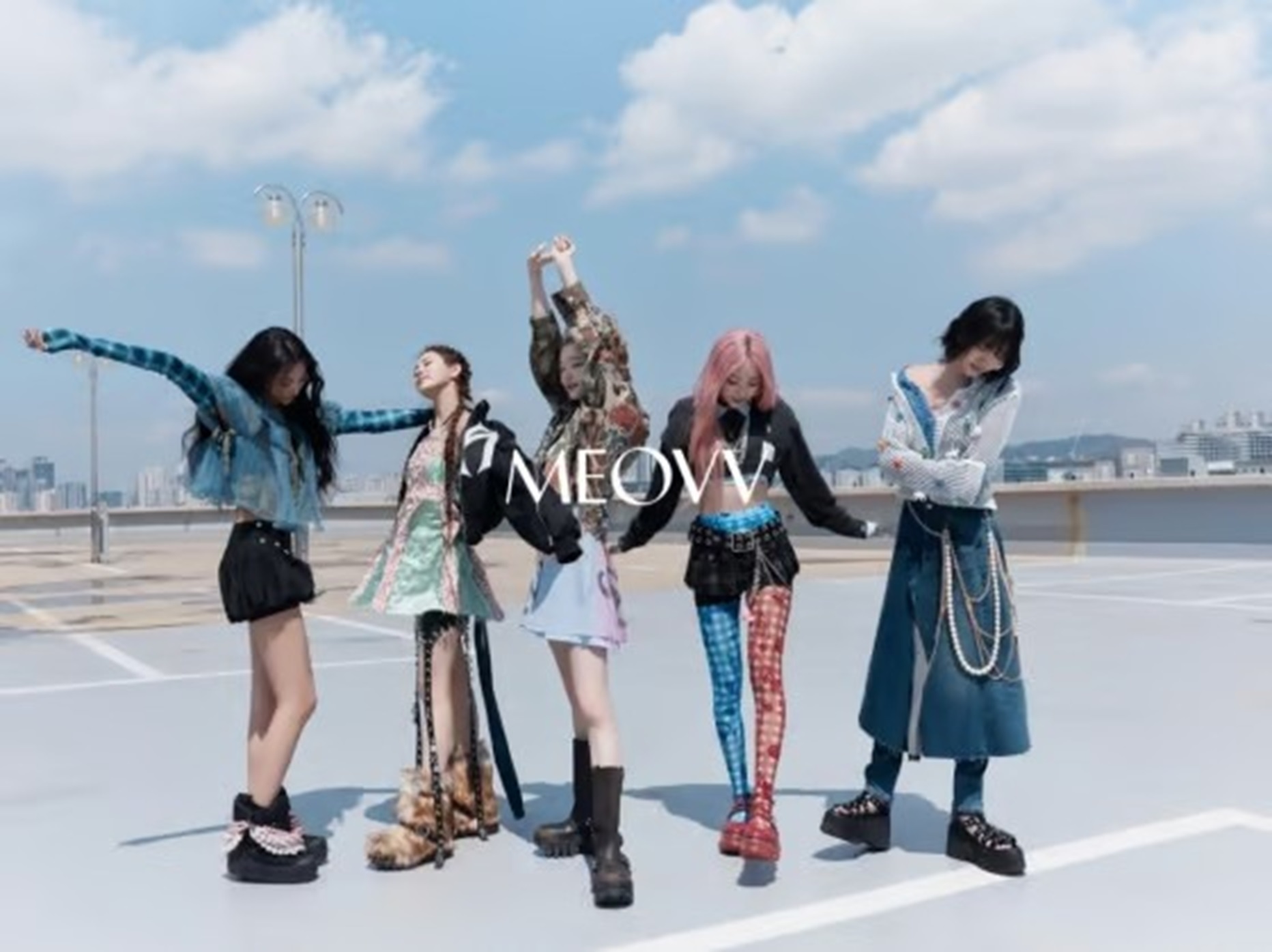 MEOVV、新曲「DROP TOP」のコンセプトフォト公開 | KOREA WAVE